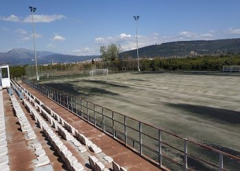 Μπαίνει νέος χλοοτάπητας στο γήπεδο Κεραματών