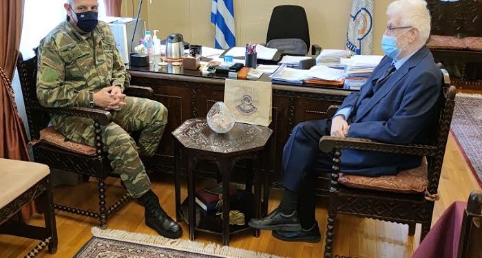Επίσκεψη του Αρχηγού ΓΕΕΘΑ στο Δημαρχείο