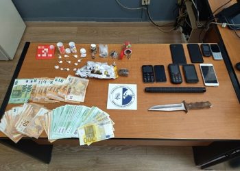 Εξάρθρωση εγκληματικής οργάνωσης διακίνησης ναρκωτικών – Κατασχέθηκαν ναρκωτικά, όπλα και χρήματα