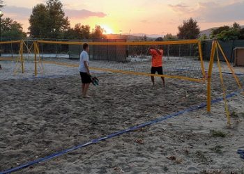 Γήπεδα beach tennis στην πόλη της Άρτας, δίπλα στον Άραχθο ποταμό.