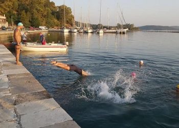 Με τη συμμετοχή αθλητών και αθλητριών από όλη τη χώρα ολοκληρώθηκε ο 17ος Κολυμβητικός Διάπλους Αμβρακικού και το 4ο Koronisia Sprint Triathlon