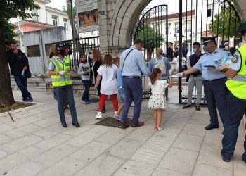 EΛ.ΑΣ.: Διανομή φυλλαδίων σε σχολεία