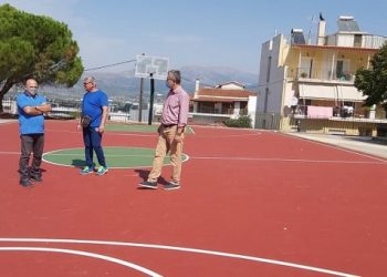 Επίστρωση ελαστικοσυνθετικού δαπέδου στους αύλειους χώρους των σχολείων