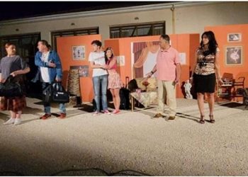 Θεατρική ομάδα «ΕΠΙ ΣΚΗΝΗΣ» του Δήμου Ζίτσας: «ΣΥΜΠΕΘΕΡΟΙ ΑΠ’ ΤΑ ΤΙΡΑΝΑ»