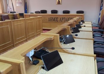Με την έναρξη των διά ζώσης συνεδριάσεων, ένα ακόμη βήμα εκσυγχρονισμού από τον Δήμο Αρταίων: tablet για όλους τους Δημοτικούς Συμβούλους