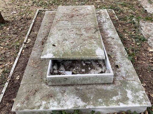 Bανδαλισμοί σημειώθηκαν στο Εβραϊκό Νεκροταφείο