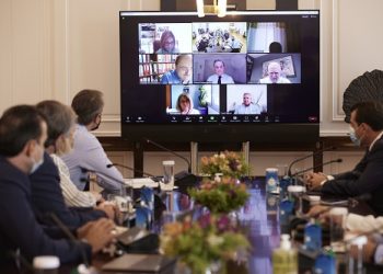 Σύσκεψη υπό τον Πρωθυπουργό Κυριάκο Μητσοτάκη με αντικείμενο τον εμβολιασμό των παιδιών 12-17 ετών