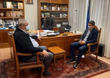 Η μεταφορά της πρώην Ολυμπιακής εγκατάστασης Ξιφασκίας στο επίκεντρο της συνάντησης Υφυπουργού Αθλητισμού Λευτέρη Αυγενάκη και Περιφερειάρχη Ηπείρου Αλέξανδρου Καχριμάνη