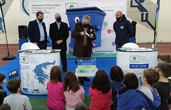 Οι μαθητές μαθαίνουν και ανακυκλώνουν