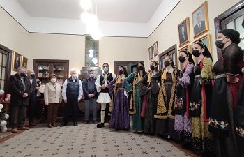 Κάλαντα και ευχές από το Τμήμα Παραδοσιακών Χορών στο Δημαρχείο Ιωαννίνων