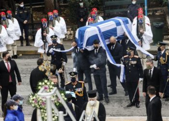 Ύστατο χαίρε στον πρώην Πρόεδρο της Δημοκρατίας Κάρολο Παπούλια