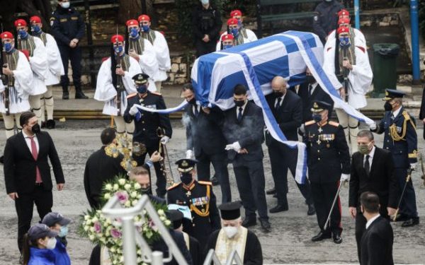 Ύστατο χαίρε στον πρώην Πρόεδρο της Δημοκρατίας Κάρολο Παπούλια