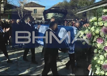 Η ταφή του Κάρολου Παπούλια στο Νησί των Ιωαννίνων