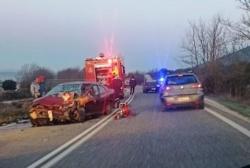 Ένας νεκρός και δύο τραυματίες μετά από σύγκρουση οχημάτων