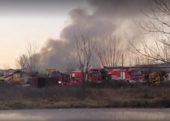 Φωτιά σε μηχανουργείο στη Νιάρχου