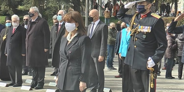 “ΕΛΕΥΘΕΡΙΑ 2022” Η Πρόεδρος της Δημοκρατίας κατέθεσε στεφάνι στο Ηρώο Μπιζανομάχων