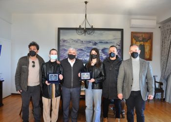 Τις Πρεβεζάνες αθλήτριες του Taekwondo Ελένη και Παναγιώτα Καμπέρη βράβευσε ο Δήμαρχος Πρέβεζας