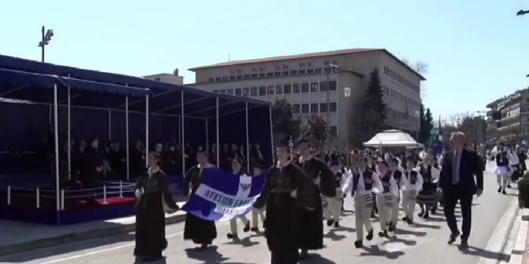 Με καλό καιρό και πλήθος κόσμου η παρέλαση της 25ης Μαρτίου στα Ιωάννινα