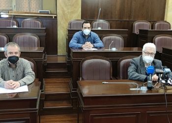 Ένα κόκκινο τριαντάφυλλο για την Ημέρα της Γυναίκας