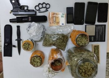 Συνελήφθησαν στο Ιωάννινα δύο αλλοδαποί, που κατηγορούνται για κατοχή και διακίνηση ναρκωτικών και παράνομη οπλοκατοχή