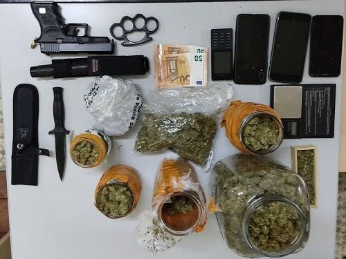 Συνελήφθησαν στο Ιωάννινα δύο αλλοδαποί, που κατηγορούνται για κατοχή και διακίνηση ναρκωτικών και παράνομη οπλοκατοχή