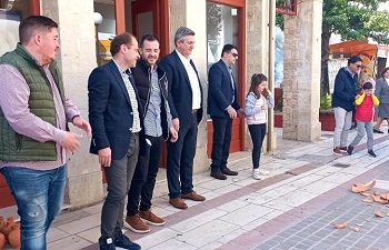 Βυζαντινή Άρτα: Αναβίωση του εθίμου της πρώτης Ανάστασης στο κέντρο της πόλης