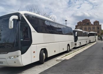 Πραγματοποιήθηκε σήμερα εν ώρα αιχμής, η στάθμευση τριών τουριστικών λεωφορείων στον Βυζαντινό Ναό της Παρηγορήτισσας
