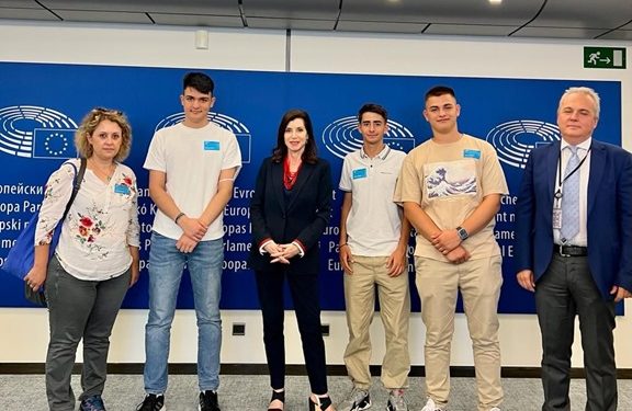 «Επίσκεψη στο Ευρωπαϊκό Κοινοβούλιο των νικητών του 8ου Μαθητικού Διαγωνισμού Ταινίας Μικρού Μήκους»