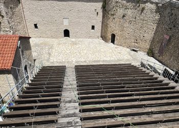 Αυτοψία Πολιτικών Μηχανικών στο Θεατράκι: «Ακατάλληλη για χρήση η κερκίδα»