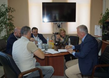 Παρουσία της Υφυπουργού Μετανάστευσης και Ασύλου οι υπογραφές για τα πεζοδρόμια και τον οδοφωτισμό στον Άγιο Ιωάννη