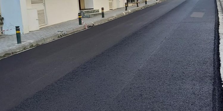 Ολοκληρώθηκαν οι εργασίες της νέας ασφαλτόστρωσης στην οδό Βασιλέως Κωνσταντίνου