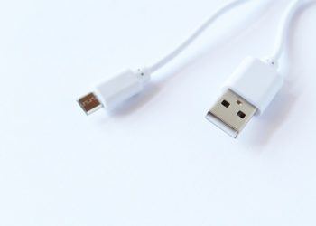 Ευρωπαϊκό Κοινοβούλιο: Κοινός φορτιστής, λιγότερη ταλαιπωρία για τους καταναλωτές και λιγότερα σκουπίδια