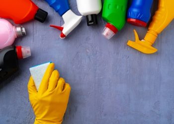 Kινητοποίηση την Πέμπτη για τις σχολικές καθαρίστριες