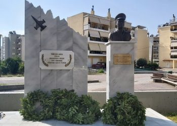 Επιμνημόσυνη δέηση και κατάθεση στεφάνων στο Μνημείο του Σμηναγού Αναστάσιου Μπαλατσούκα