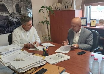 Εξοπλίζεται ακόμη περισσότερο ο στόλος καθαριότητας της πόλης: έρχεται ένα υπερσύγχρονο αποφρακτικό-βυτιοφόρο όχημα στην ΔΕΥΑ Άρτας