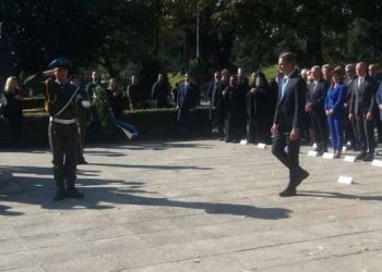 Κατάθεση στεφάνου από τον Πρωθυπουργό στο Ηρώο Μπιζανομάχων (ΒΙΝΤΕΟ)