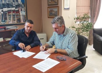 Έρχονται οι μωβ κάδοι ανακύκλωσης ρούχων και παπουτσιών στον Δήμο Αρταίων