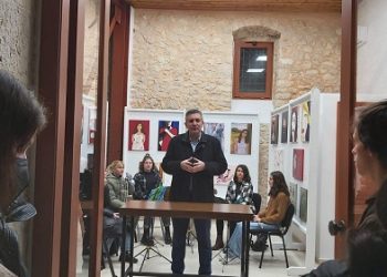 Με μεγάλη επιτυχία πραγματοποιήθηκαν τα εγκαίνια της έκθεσης « Μέσα από τα μάτια της» του Συμβουλευτικού Κέντρου Γυναικών του Δήμου Αρταίων