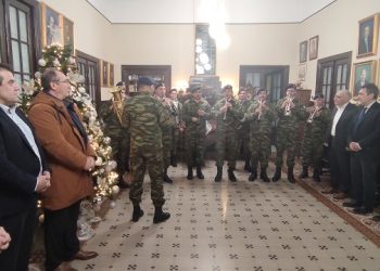 Στρατιωτική μπάντα, πολιτιστικοί σύλλογοι και μαθητές έψαλλαν τα κάλαντα