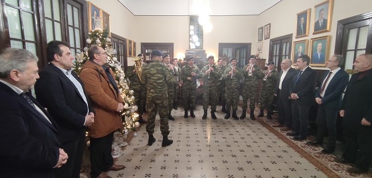 Στρατιωτική μπάντα, πολιτιστικοί σύλλογοι και μαθητές έψαλλαν τα κάλαντα
