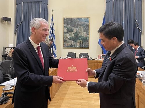 Συνάντηση του Σταύρου Καλογιάννη με αντιπροσωπεία της Εθνοσυνέλευσης της Σοσιαλιστικής Δημοκρατίαςτου Βιετνάμ