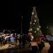Φωταγωγήθηκε η πλατεία και το Χριστουγεννιάτικο δέντρο