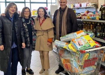 Προσφορά αγάπης στο Κοινωνικό Παντοπωλείο