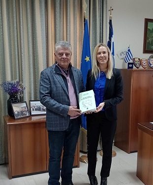 Επίσκεψη της Πληρεξουσίου της Αναγνωστοπουλείου Γεωργικής Σχολής στον Δήμαρχο Κόνιτσας