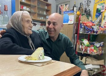 Σε έξι μικρά χωριά των Ιωαννίνων έκοψε βασιλόπιτες ο Γιώργος Αμυράς