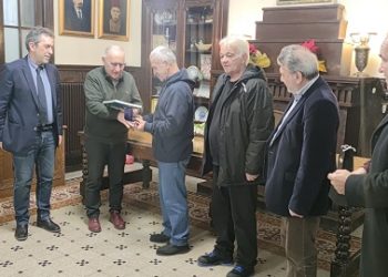 Ο Δήμος τίμησε τον Γιώργο Γιαννίκο