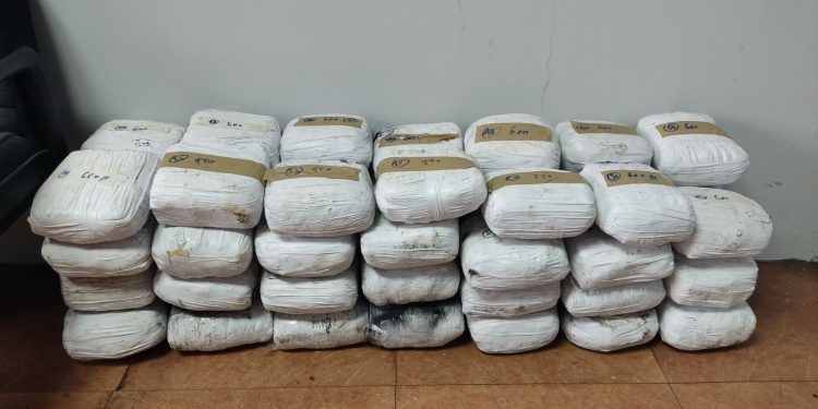 30 κιλά ακατέργαστης κάνναβης εντοπίστηκαν σε ειδικά διαμορφωμένες κρύπτες αυτοκινήτου σε περιοχή των Ιωαννίνων