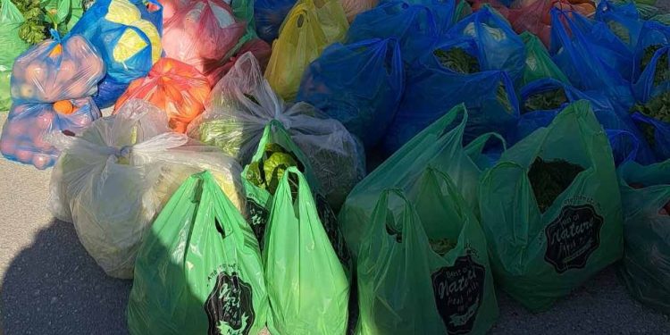 Προσφορά των παραγωγών της Λαϊκής στη Μονή Δουραχάνης