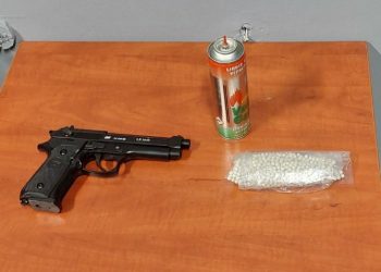 Anνήλικος μαθητής πυροβόλησε με αεροβόλο αστυνομικό