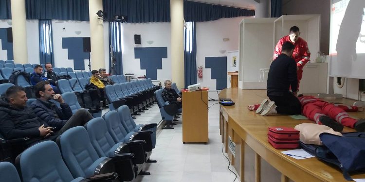 Άρτα: Ολοκληρώθηκαν τα σεμινάρια για τη χρήση απινιδωτή στα αθλητικά σωματεία